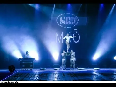 Η Tamta και η Dj Xenia Gali στη σκηνή του MadWalk 2014.