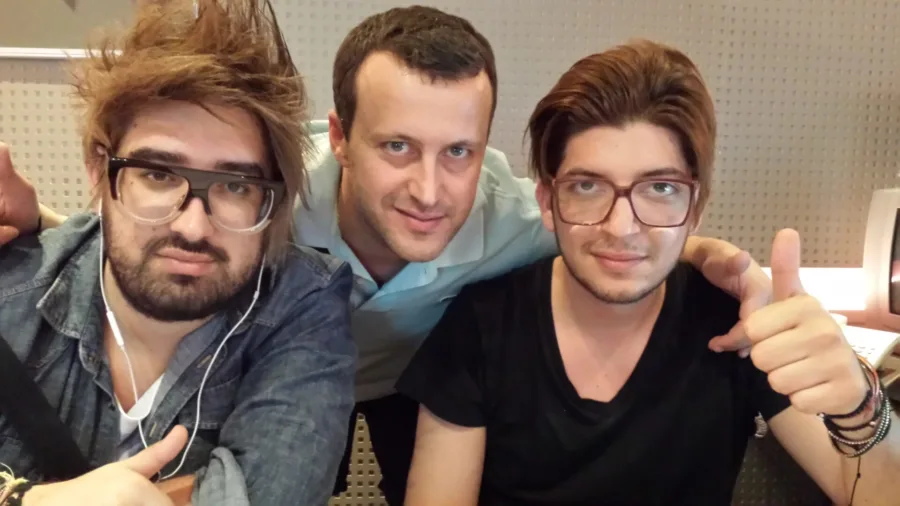 Οι Playmen και ο Τάσος Στεργίου στο στούντιο του Mad Radio.