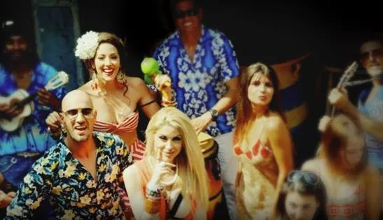 Το συγκρότημα KINGS σε σκηνή από το βίντεο κλιπ του τραγουδιού Mojito.