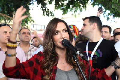 Άννα Βίσση: Αποθεώθηκε στο πρώτο gay pride της Κύπρου! Δείτε βίντεο