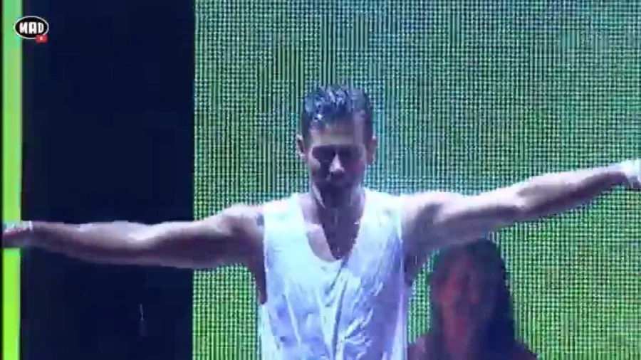 Ο Κώστας Μαρτάκης στη σκηνή των Mad VMA 2014.