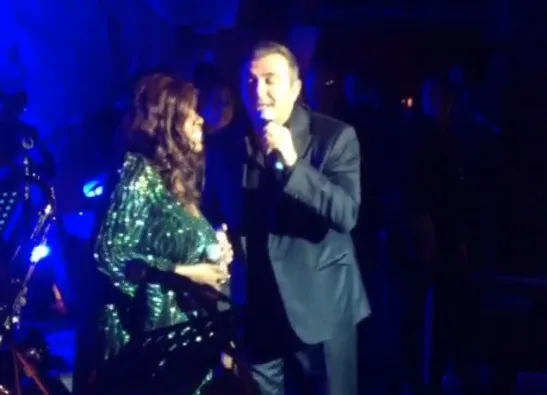 Ο Αντώνης Ρέμος και η Gloria Gaynor στη σκηνή