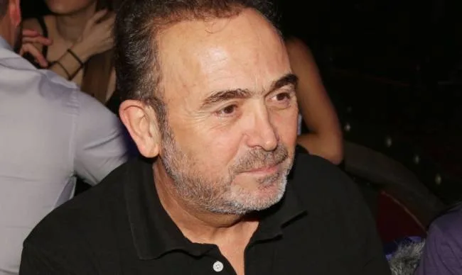 Ο Σταμάτης Γονίδης σε κοντινό πλάνο.