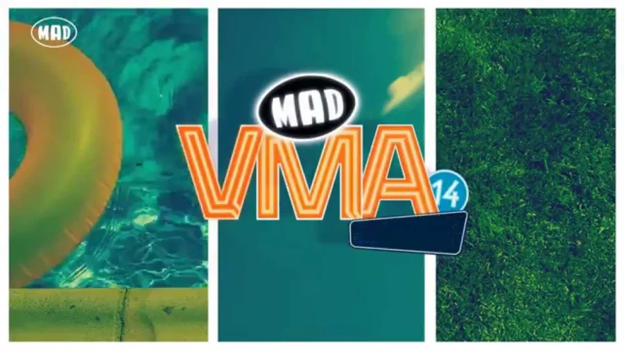 Λογότυπο Mad VMA 14 σε φόντο με πισίνα και γρασίδι.