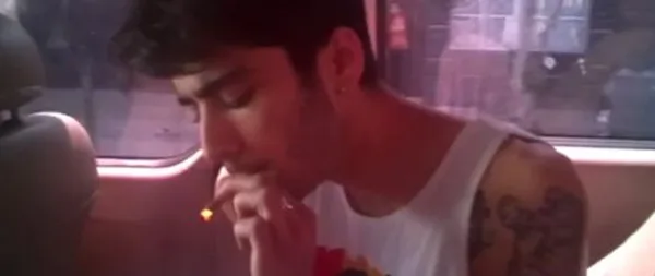 Ο Liam Payne των One Direction μέσα σε αυτοκίνητο.