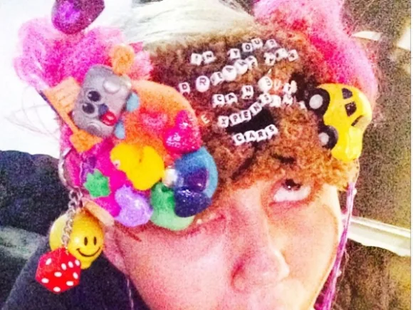 Miley-Cyrus-Coves-Up-On-Instagram-1-580x435
