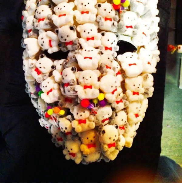 Miley-Cyrus-Coves-Up-On-Instagram-main