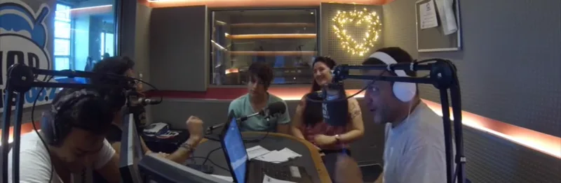 Οι Boys and Noise και ο Τάσος Στεργίου στο στούντιο του Mad Radio.