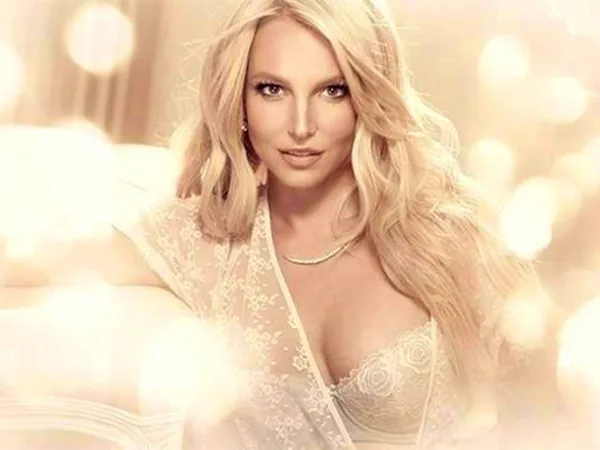 britney-spears-lingerie-600x450