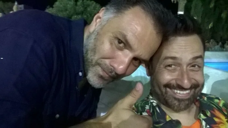 Ο Γρηγόρης Αρναούτογλου και ο Αντώνης Ρέμος σε κοινή φωτογραφία.