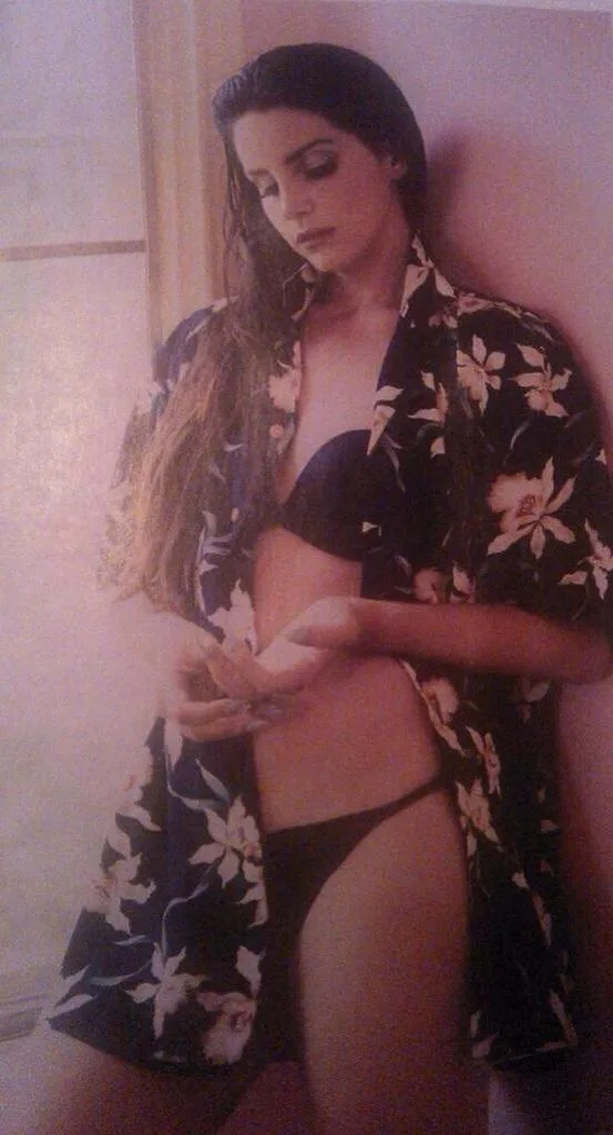lana-del-rey-rs-inside