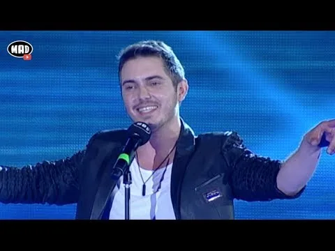 Ο Μιχάλης Χατζηγιάννης στη σκηνή των Mad VMA 2014.