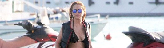 Δείτε την Lindsay Lohan στη Μύκονο!