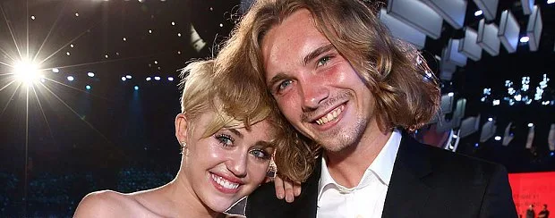 Η Miley Cyrus και ο Jesse Helt στα MTV VMA.