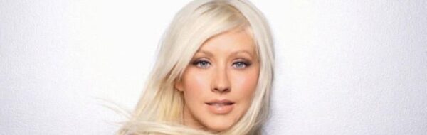 H έγκυος Christina Aguilera φωτογραφίζεται γυμνή για το V Magazine
