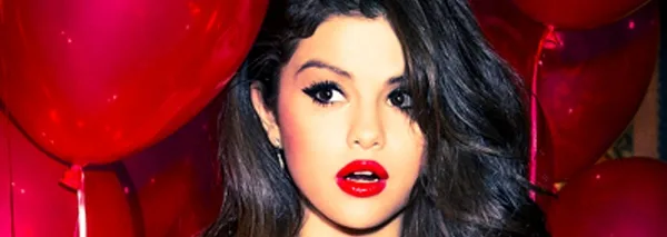 Η Selena Gomez με κόκκινα μπαλόνια