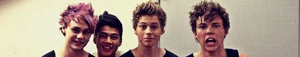 Τα μέλη του συγκροτήματος 5 Seconds Of Summer σε κοντινό πλάνο.