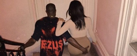 Που…έχει το χέρι του ο Kanye West;