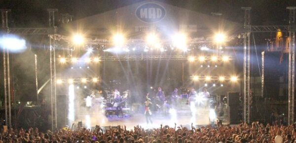 Δείτε τον Σάκη Ρουβά να ξεσηκώνει το Mad North Stage Festival by TIF-HELEXPO!