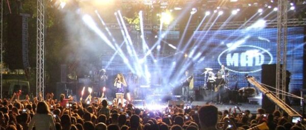 Δείτε αποκλειστικές φωτογραφίες από τη χθεσινή συναυλία της Δέσποινας Βανδή και του Μηδενιστή στο Mad North Stage Festival!