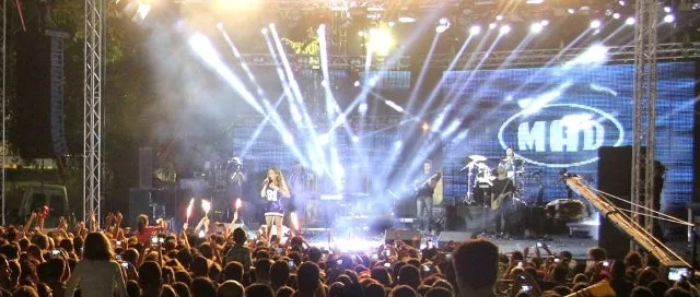 Η Δέσποινα Βανδή στη σκηνή του Mad North Stage Festival.