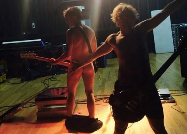 5sos-nude-butt-600x450
