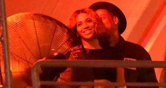 Beyonce-Jay-Z-At-Made-In-America-Festival-2-580x435
