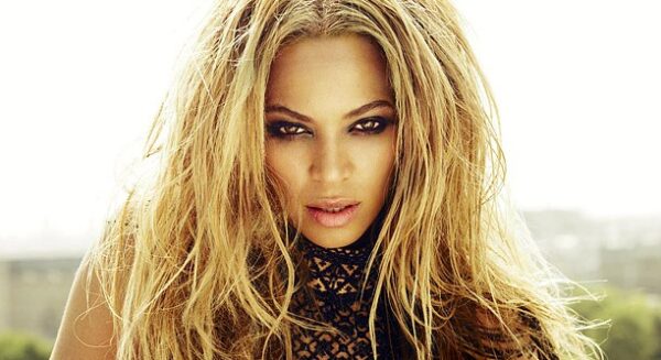 Στα «πράσα» η Beyonce! Χρησιμοποιεί photoshop στις φωτογραφίες που ανεβάζει στο instagram;