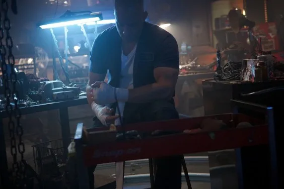 Dominic-Vin-Diesel-seen-wrapping-his-hands