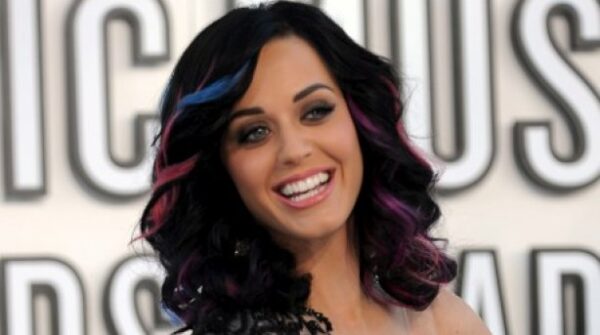 Προτάσεις εκατομμυρίων στην Katy Perry για να γράψει αυτοβιογραφία! Θα δεχτεί;