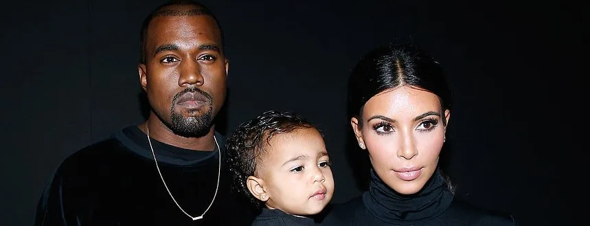 Ο Kanye West, η Kim Kardashian και η North West σε κοινή εμφάνιση.
