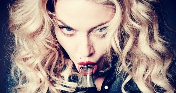 Προκλητική η Madonna στο εξώφυλλο του ημερολογίου της!