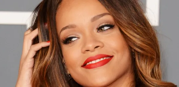 Η Rihanna στην 55η απονομή των βραβείων Grammy στο Staples Center του Λος Άντζελες.