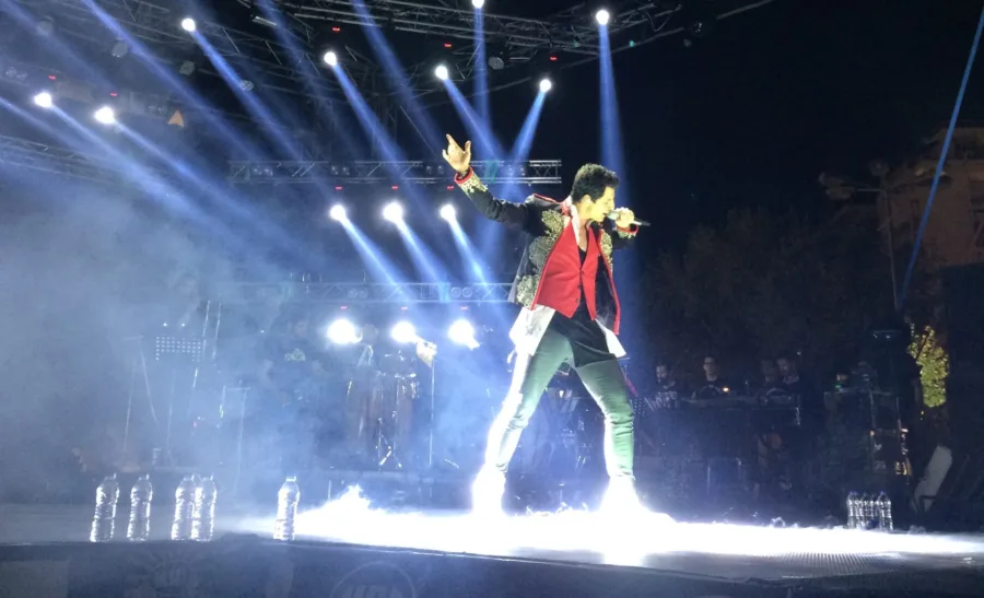 Ο Σάκης Ρουβάς στη σκηνή του Mad North Stage Festival by TIF-HELEXPO.