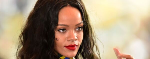 Bond Girl η Rihanna;