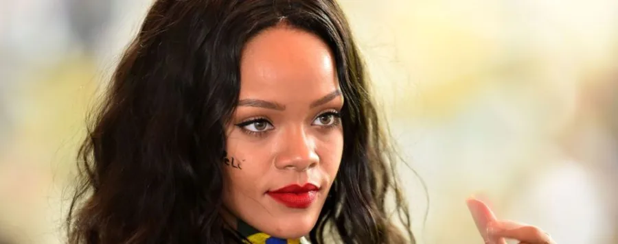 Η Rihanna παρακολουθεί τον τελικό του Παγκοσμίου Κυπέλλου Ποδοσφαίρου 2014 στο στάδιο Μαρακανά του Ρίο ντε Τζανέιρο.