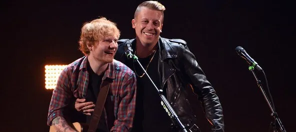 Ο Ed Sheeran και ο Macklemore στη σκηνή