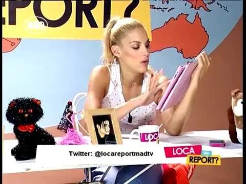 Η Μαντώ Γαστεράτου στο πλατό της εκπομπής Loca Report του Mad TV.