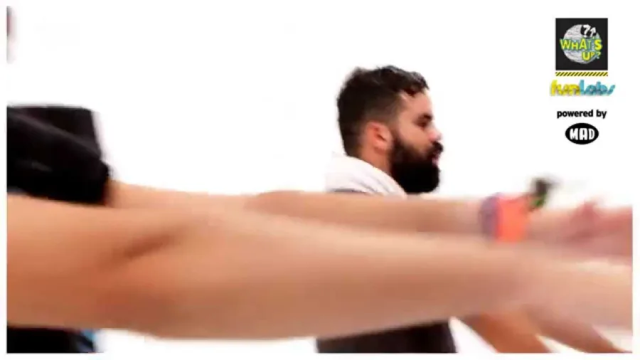 Παρουσιαστής του MAD σε μάθημα Zumba.