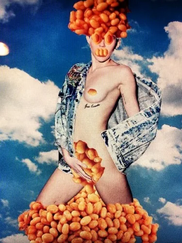 miley-boobs-beans