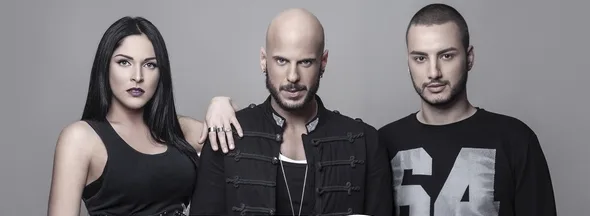 Το συγκρότημα REC σε στούντιο φωτογράφιση.