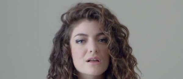 Εκπληκτικό! Ακούστε την Lorde σε ηλικία 12 ετών να τραγουδάει Kings Of Leon!