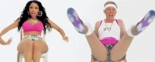 Η Nicki Minaj και η Ellen DeGeneres σε σκηνικό από το βίντεο κλιπ Anaconda.