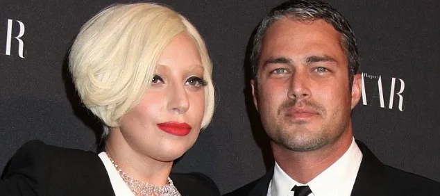 Η Lady Gaga και ο Taylor Kinney σε κοινή εμφάνιση.
