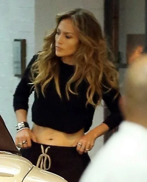 1412672764383_wps_38_Jennifer_Lopez_heads_to_l