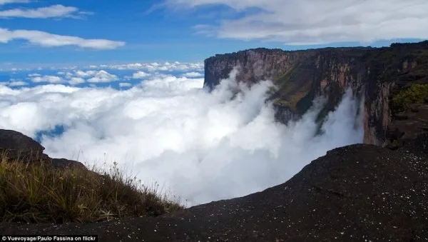 1413357414013_wps_21_mount_roraima_travel_imag