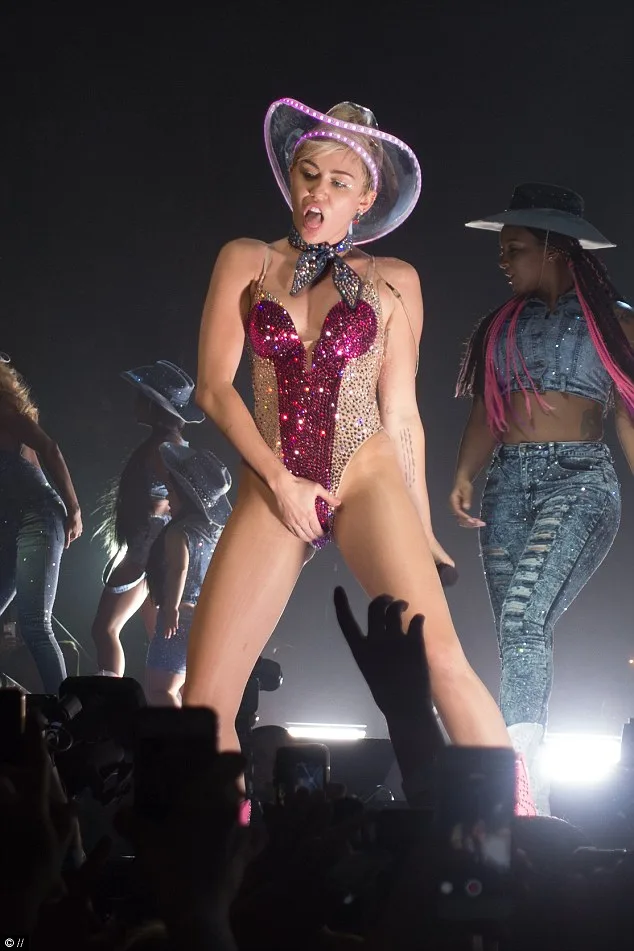 24_mileycyrus_6