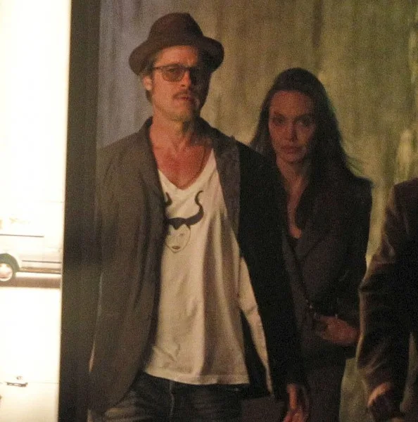 Brad-Pitt-Angelina-Jolie-Land-London-Pictures