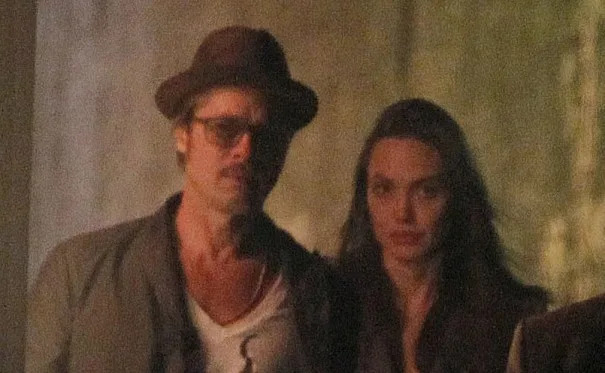 Brad-Pitt-Angelina-Jolie-Land-London-Pictures3