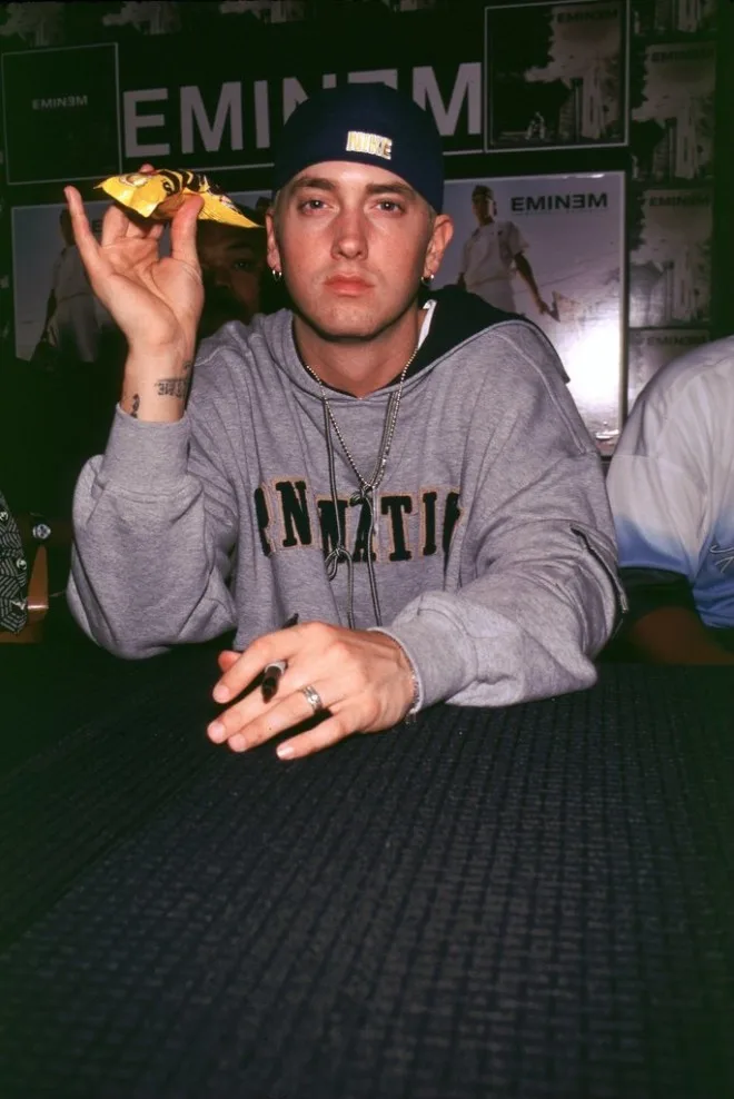 Eminem-his-usual-cool-self-while-signing-autographs-NYC-back